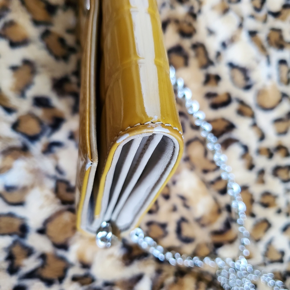 Chanel patent leather clutch - Picture 3 of 9